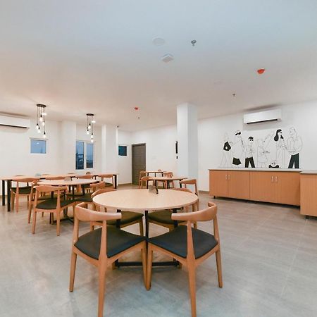 Vaccinated Staff- Oyo Townhouse 384 Nk Hotels Dispur Экстерьер фото