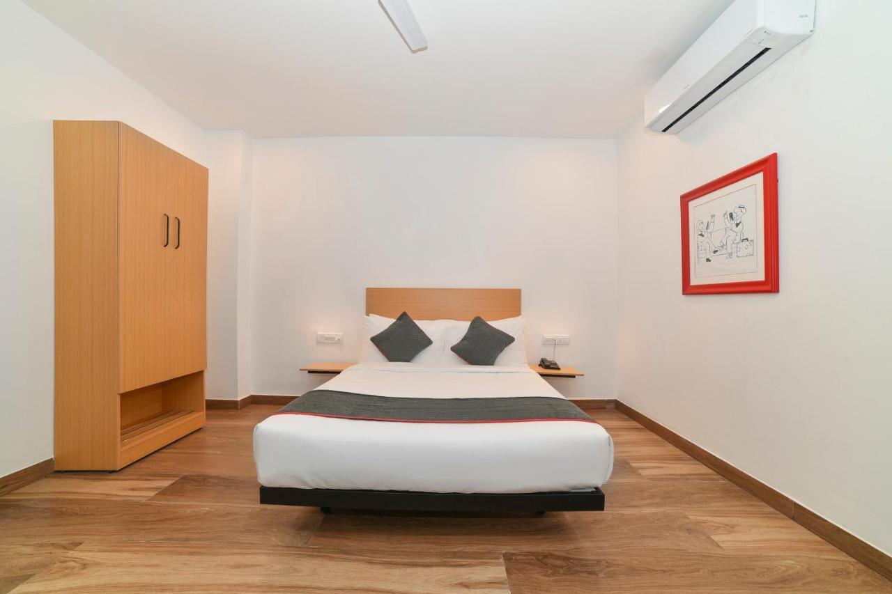 Vaccinated Staff- Oyo Townhouse 384 Nk Hotels Dispur Экстерьер фото