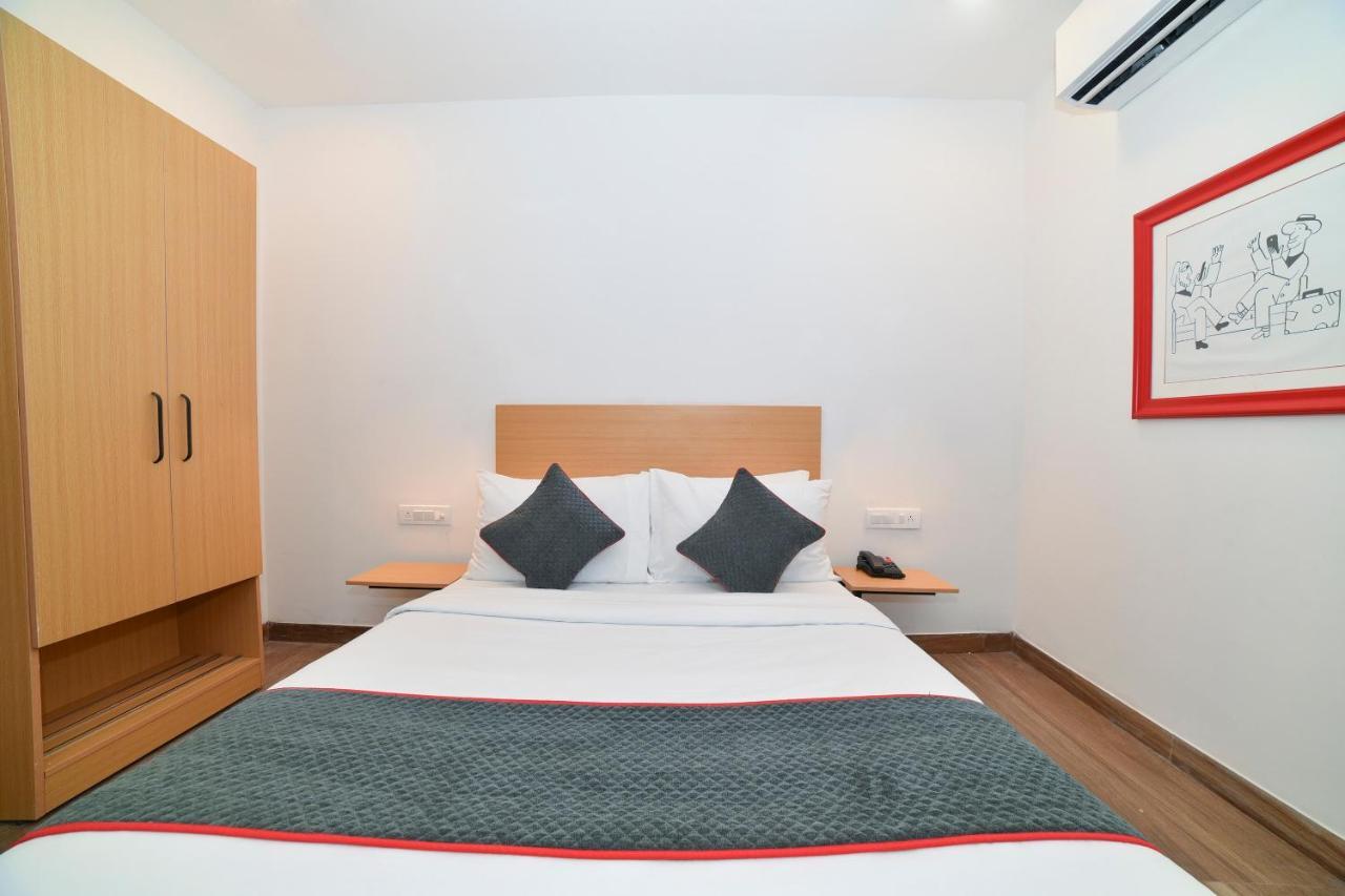 Vaccinated Staff- Oyo Townhouse 384 Nk Hotels Dispur Экстерьер фото