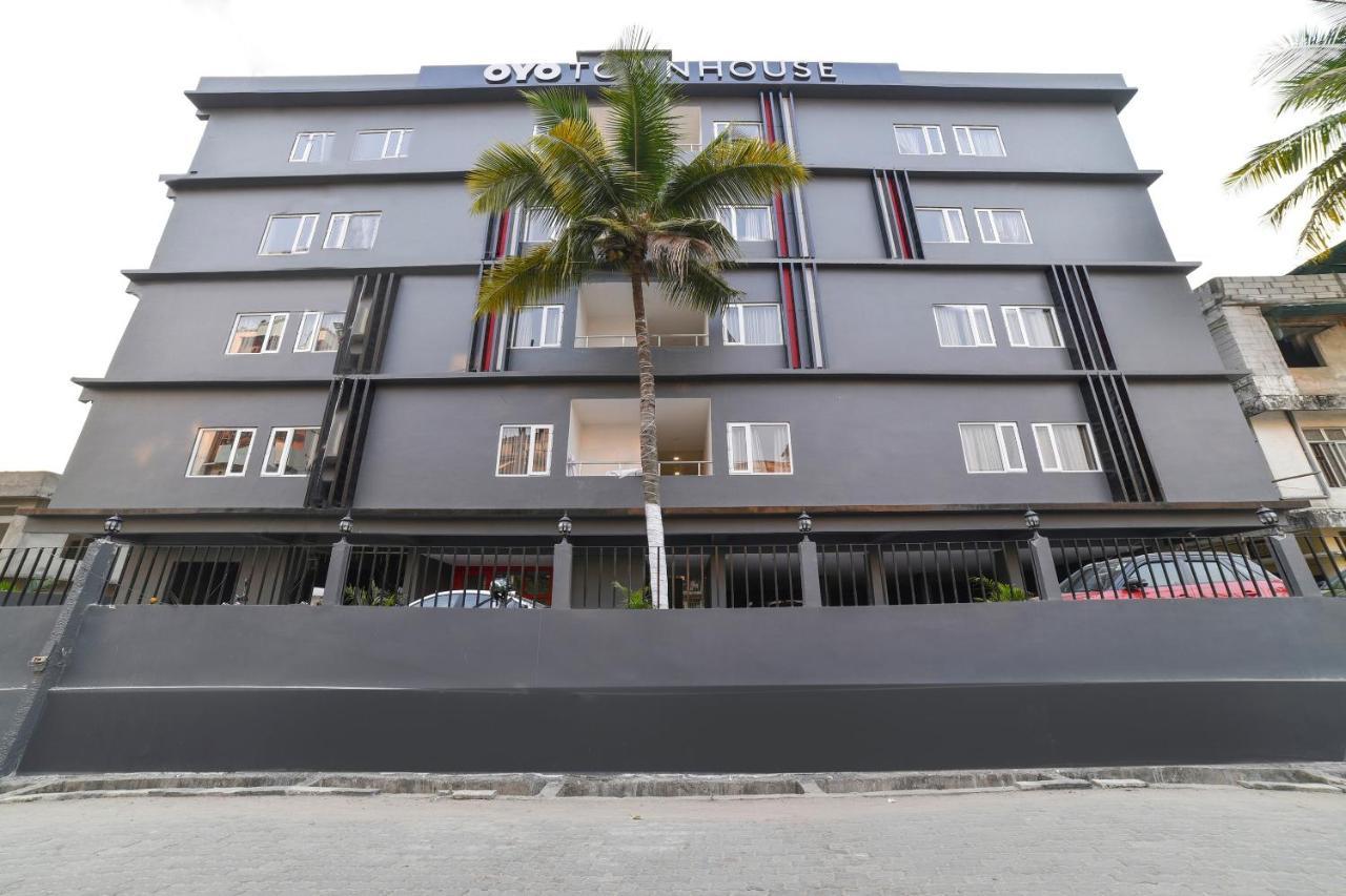 Vaccinated Staff- Oyo Townhouse 384 Nk Hotels Dispur Экстерьер фото