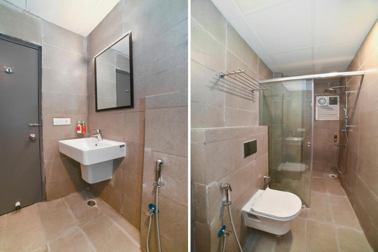 Vaccinated Staff- Oyo Townhouse 384 Nk Hotels Dispur Экстерьер фото