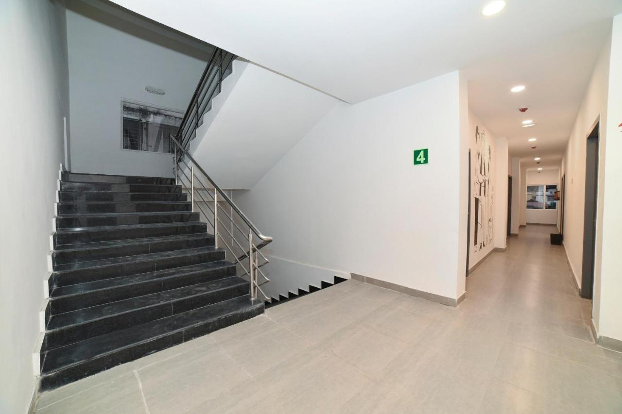 Vaccinated Staff- Oyo Townhouse 384 Nk Hotels Dispur Экстерьер фото